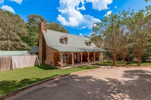Photo of 138 Harborview Drive, Nacogdoches, TX 75964 (MLS # 71082907) Photo of 138 Harborview Drive, Nacogdoches, TX 75964 (MLS # 71082907)
