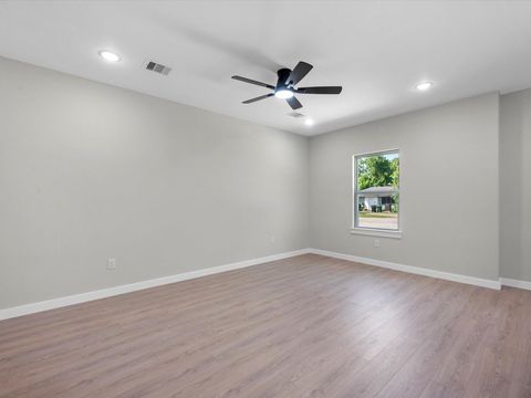 Tiny photo for 5201 Kenilwood Dr DR #A, Houston, TX 77033 (MLS # 30645869)
