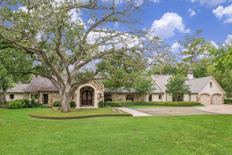 Photo of 1 Gage Court, Houston, TX 77024 (MLS # 3787132)