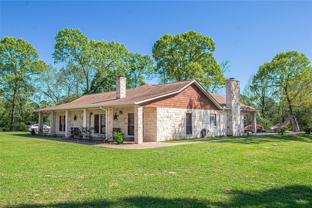 Photo of 1705 Yarborough Loop, Livingston, TX 77351 (MLS # 34579473)