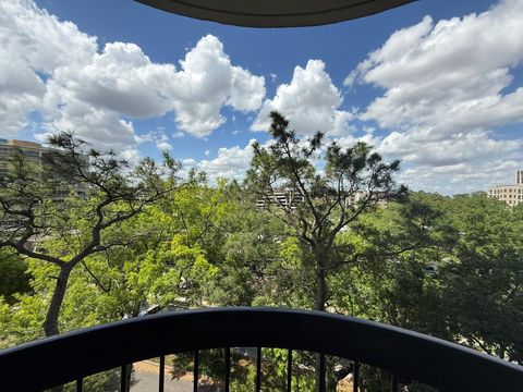 Condo For Sale - 5001 Woodway Drive #705<br/> Houston, TX 77056