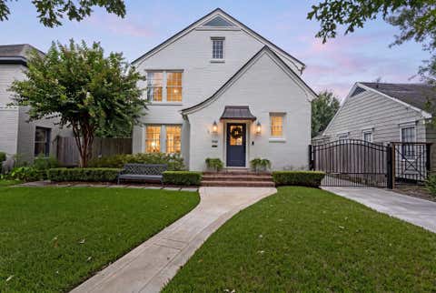 Photo of 1749 Banks Street, Houston, TX 77098 (MLS # 67208013)