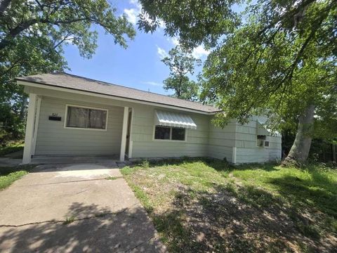 Photo of 822 Woodhue Street, Channelview, TX 77530 (MLS # 5102745)