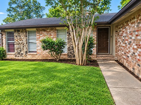 Homes For Rent - 10015 Kent Towne Lane<br/> Sugar Land, TX 77498