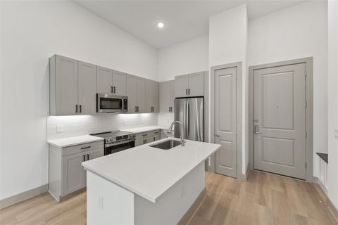 Photo of 170 Malone Street #3201, Houston, TX 77007 (MLS # 7299576)