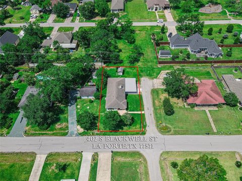Photo of 402 S Blackwell Street, Houston, TX 77571 (MLS # 5821617)