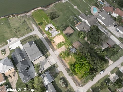 Photo of 2588 Cliff Drive, Dickinson, TX 77539 (MLS # 22050365)
