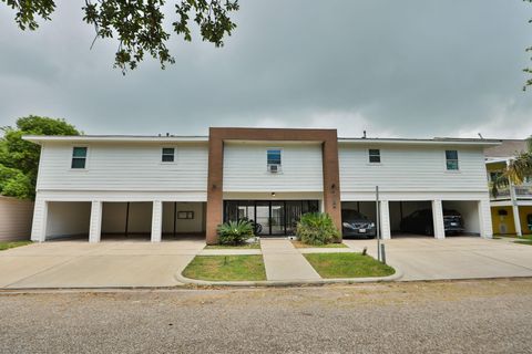 712 Ball St Galveston TX 77550