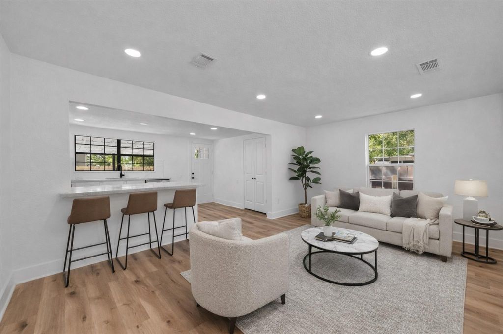 Photo of 33 17th Avenue N, Texas City, TX 77590 (MLS # 32711576)