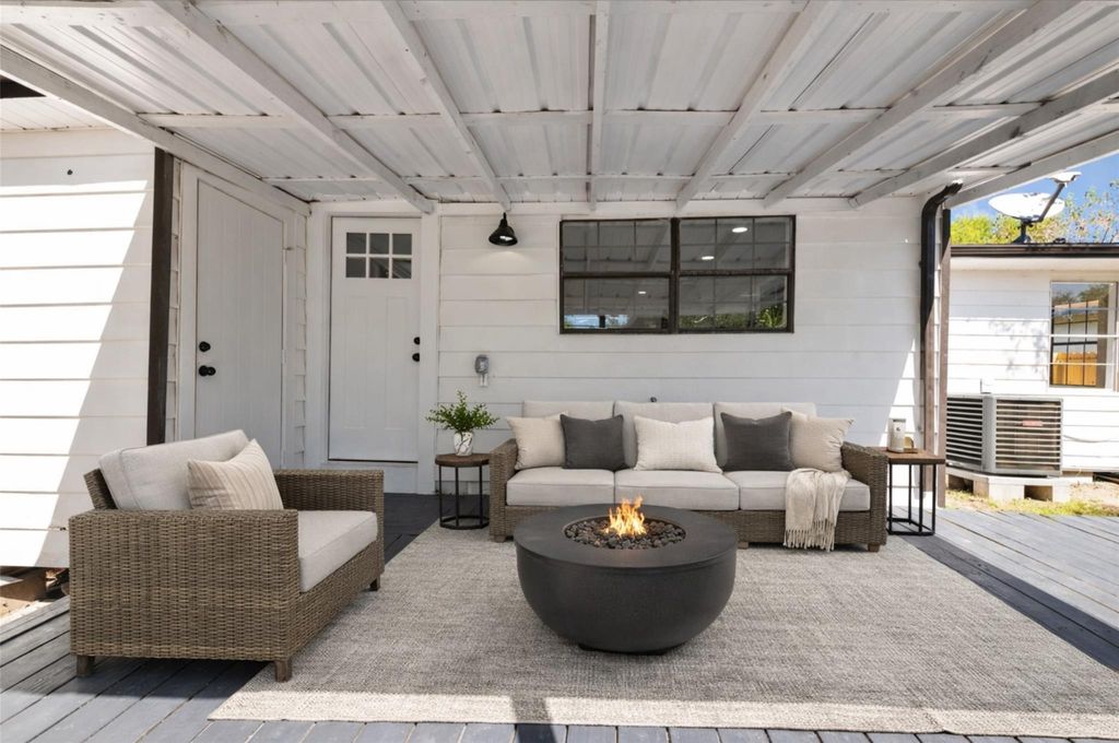 Photo of 33 17th Avenue N, Texas City, TX 77590 (MLS # 32711576)