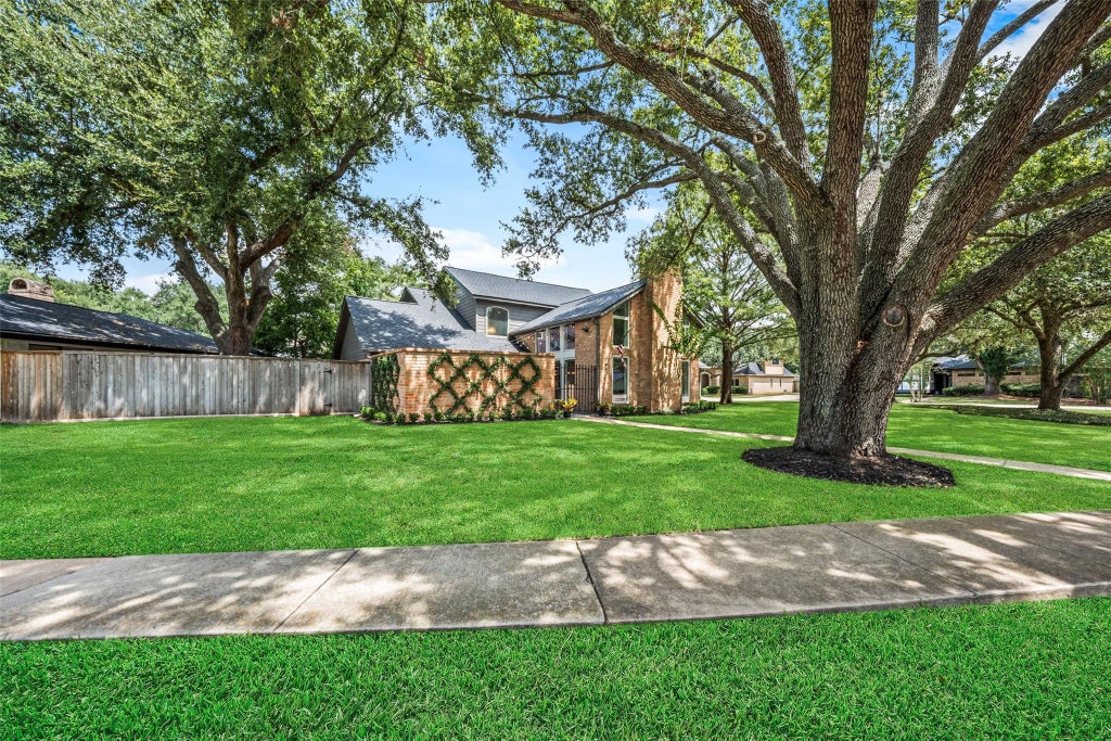 Photo of 2602 Williams Grant Street, Sugar Land, TX 77479 (MLS # 64251589)