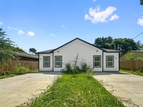 Photo of 6010 Bobby Burns Street, Houston, TX 77028 (MLS # 24765104)