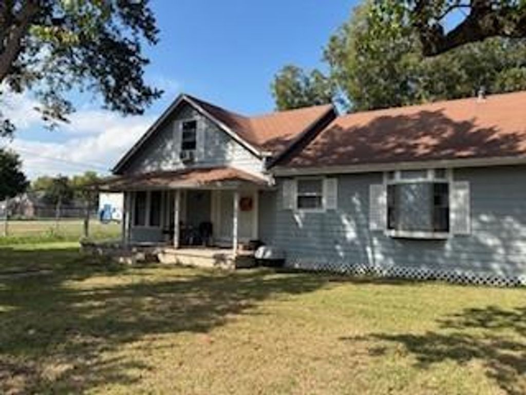 Photo of 900 E Houston Street, Highlands, TX 77562 (MLS # 3685442)