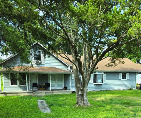 900 E Houston Street Highlands TX 77562