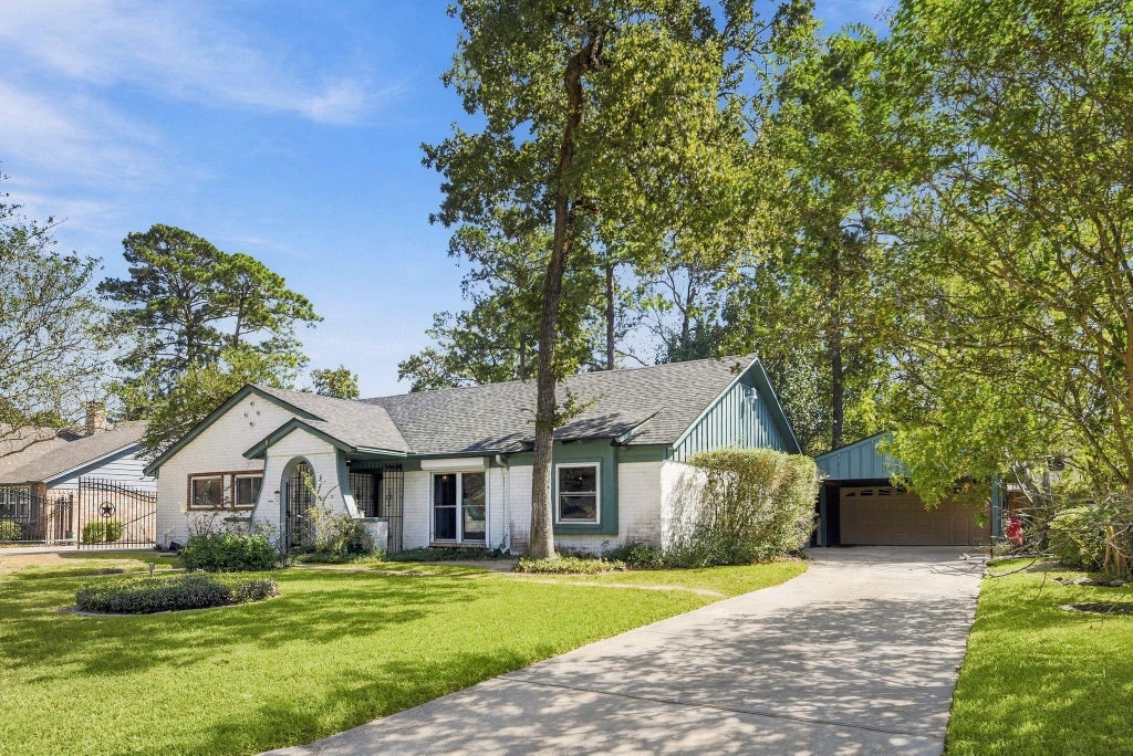 Photo of 27214 Paula Lane, Conroe, TX 77385 (MLS # 41647294)