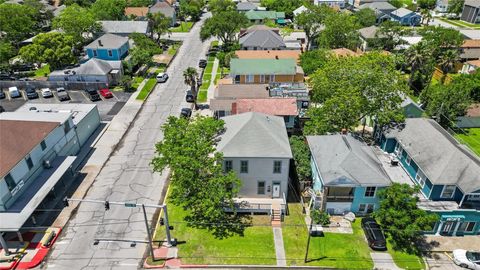 Photo of 1625 39th Street, Galveston, TX 77550 (MLS # 80833698)