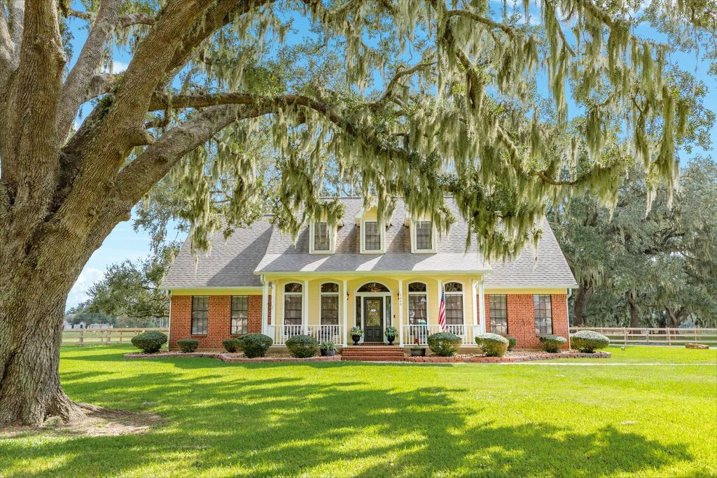 Photo of 1619 Flintlock Court, Angleton, TX 77515 (MLS # 33868255)