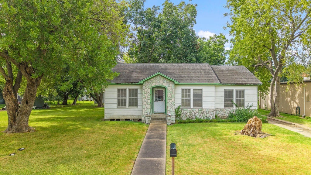 Photo of 209 Schilling Street, Baytown, TX 77520 (MLS # 85341358)