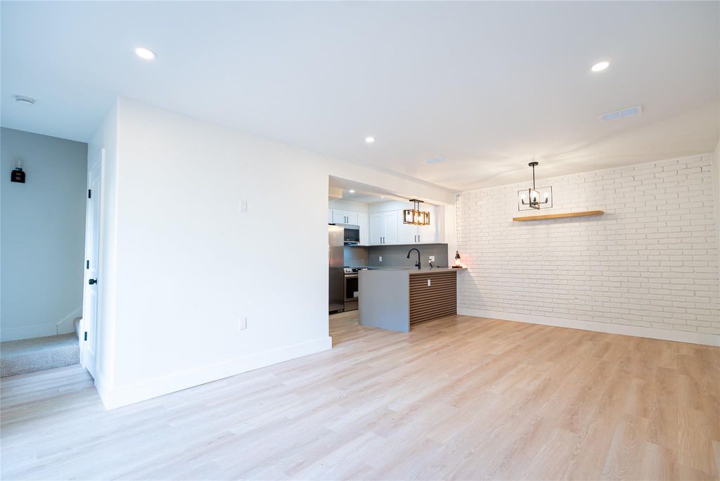 Photo of 893 Wax Myrtle Lane #3, Houston, TX 77079 (MLS # 95618161)