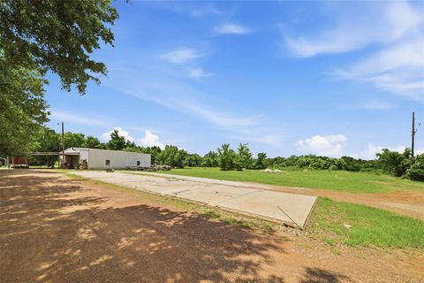 Photo of 301 Cooks Lane, Franklin, TX 77856 (MLS # 40842927)