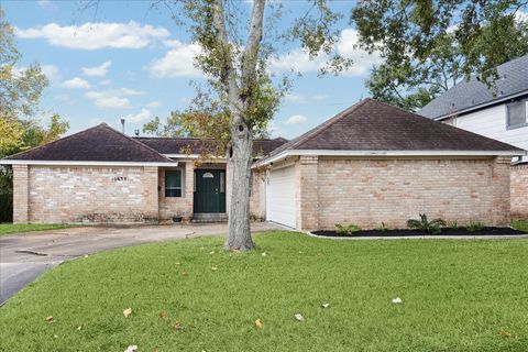 Photo of 10638 Bob White Drive, Houston, TX 77096 (MLS # 98352993)