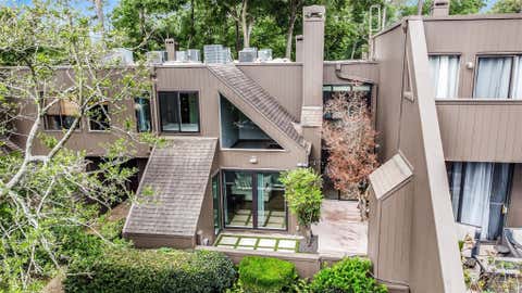 Photo of 296 Litchfield Lane, Houston, TX 77024 (MLS # 80851560)