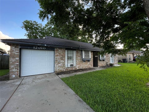 Homes For Sale - 12010 Flushing Meadows Drive<br/> Houston, TX 77089