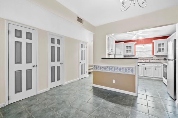 1025 WILLOW OAKS CIR, PASADENA, TX 77506 - Image dc776c134fac795b482f77cdeca8ea8b/2731096366