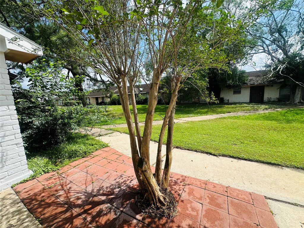 Photo of 6869 Chasewood Drive, Houston, TX 77489 (MLS # 92681016)