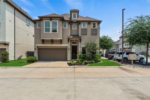 Photo of 5110 W Lacey Garden Loop, Houston, TX 77018 (MLS # 71853154)