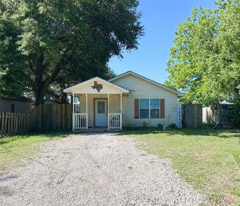Photo of 1313 Muncy Street, El Campo, TX 77437 (MLS # 20605291) Photo of 1313 Muncy Street, El Campo, TX 77437 (MLS # 20605291)