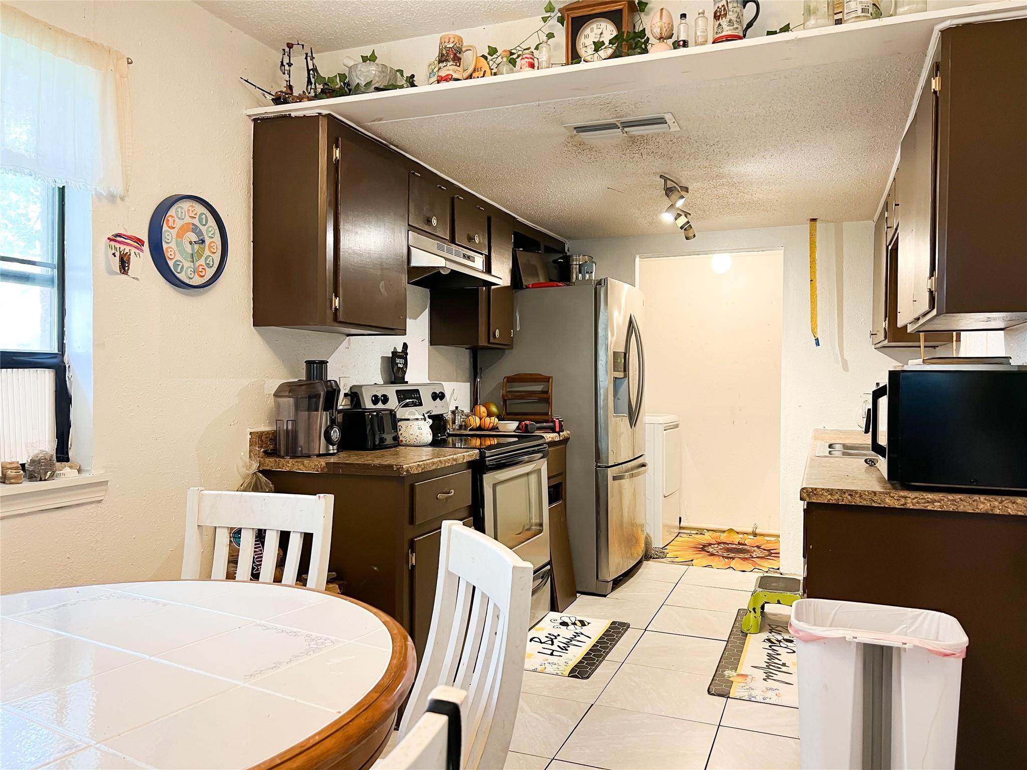 2406 W Us Highway 79 Highway