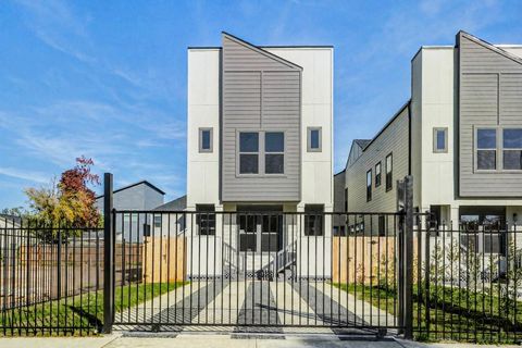 Photo of 4803 Paula Street #A/B, Houston, TX 77033 (MLS # 43558903)