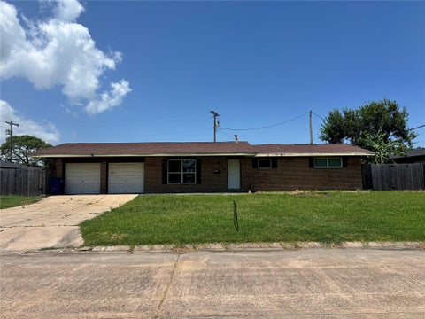 Homes For Sale - 910 San Jacinto Avenue<br/> Texas City, TX 77590
