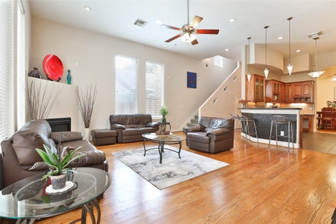 Photo of 826 E 29th Street, Houston, TX 77009 (MLS # 23122697)