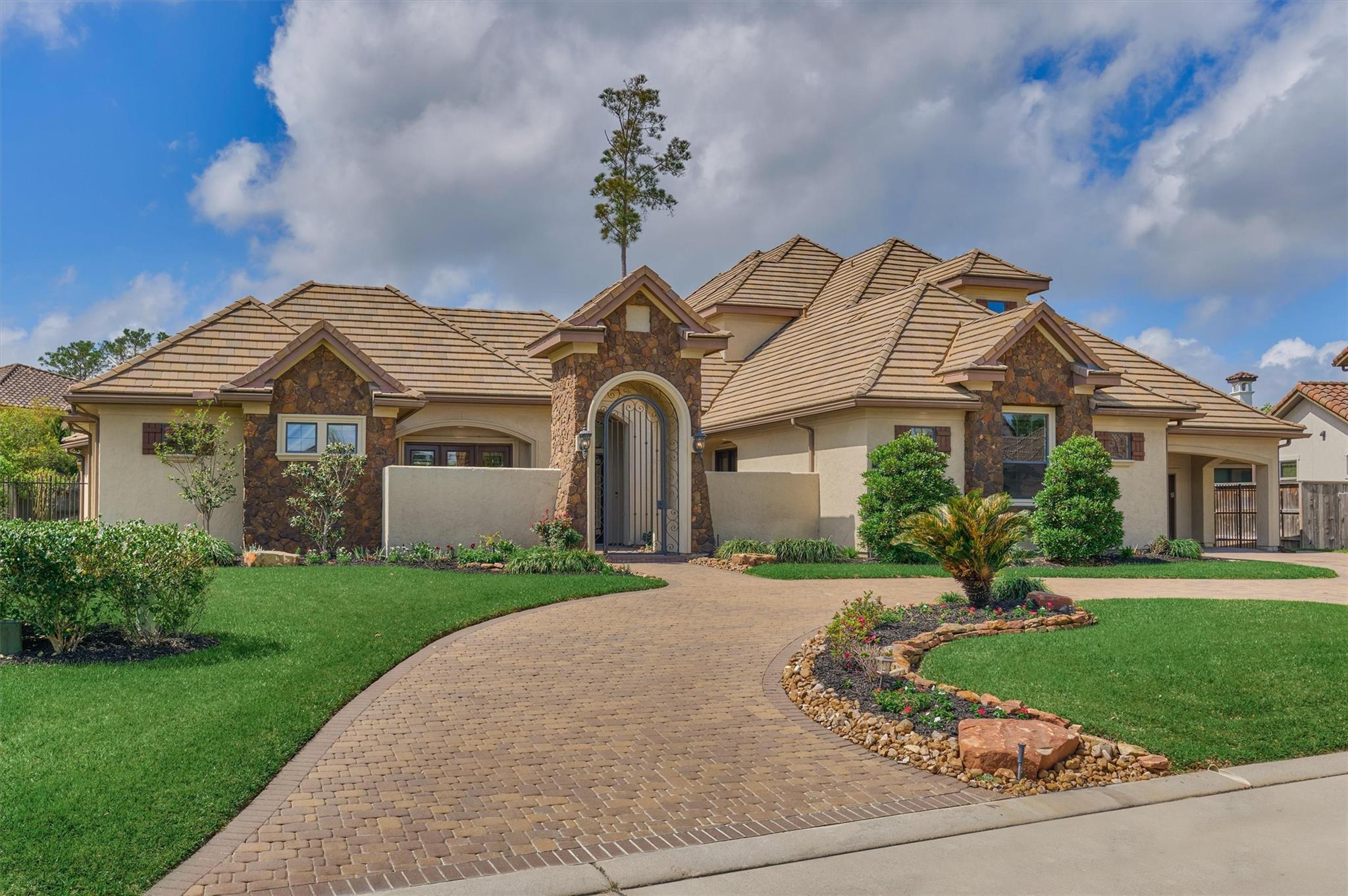 25 Post Shadow Estate Drive