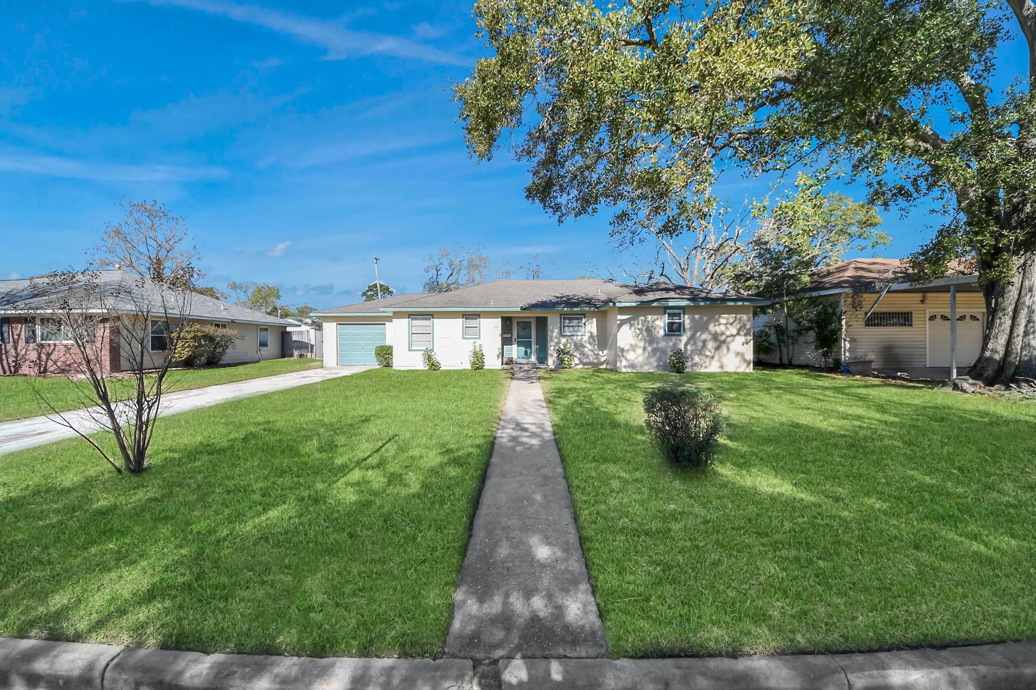 102 Live Oak Street