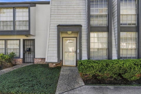 Photo of 10170 Beekman Place Drive, Houston, TX 77043 (MLS # 16510081)