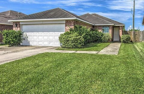 Photo of 171 Horn Court, Baytown, TX 77523 (MLS # 79068759)