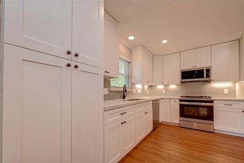 Tiny photo for 10138 Hazelhurst Drive, Houston, TX 77043 (MLS # 50620245)