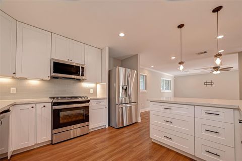 Tiny photo for 10138 Hazelhurst Drive, Houston, TX 77043 (MLS # 50620245)