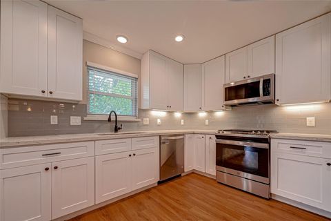 Tiny photo for 10138 Hazelhurst Drive, Houston, TX 77043 (MLS # 50620245)