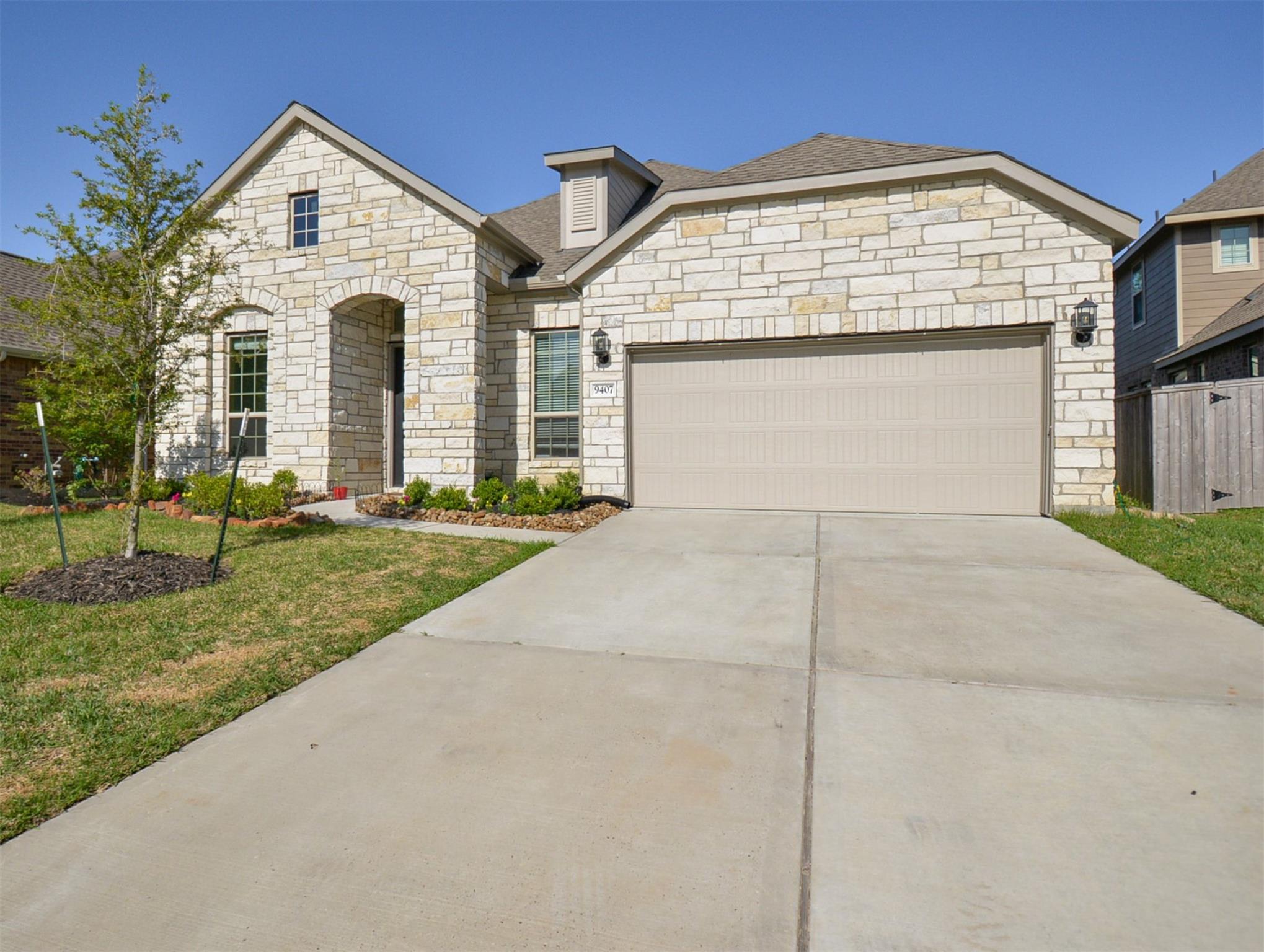 9407 Camden Cliff Court
