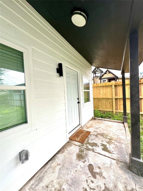 Photo of 32 Farrell Street #C, Houston, TX 77022 (MLS # 62879688)