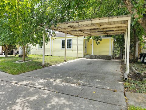 1003 W Hart Avenue Pasadena TX 77506