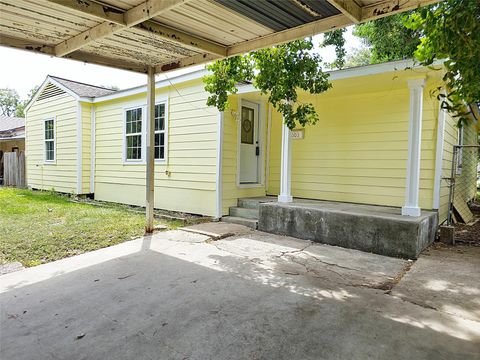 1003 W Hart Avenue Pasadena TX 77506
