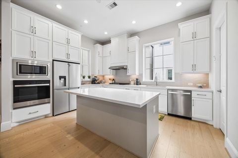 Photo of 966 Dunleigh Meadows Lane, Houston, TX 77055 (MLS # 70505381)