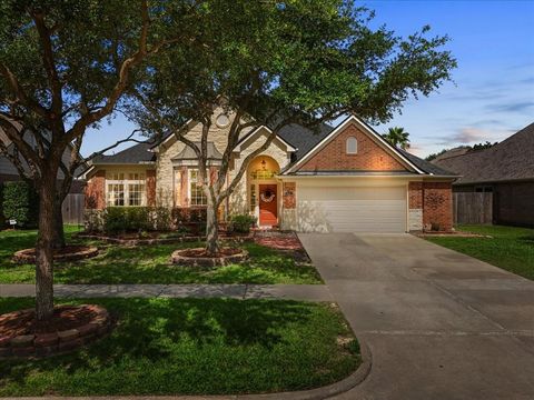 Photo of 521 Ivory Stone Lane, League City, TX 77573 (MLS # 29166328)