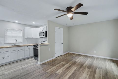 Photo of 422 Waco N, League City, TX 77573 (MLS # 60739380)
