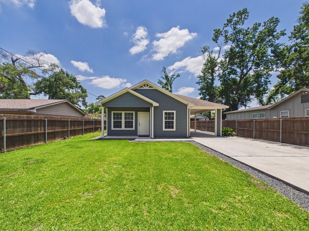 Photo of 9214 Firnat Street, Houston, TX 77016 (MLS # 60120691)